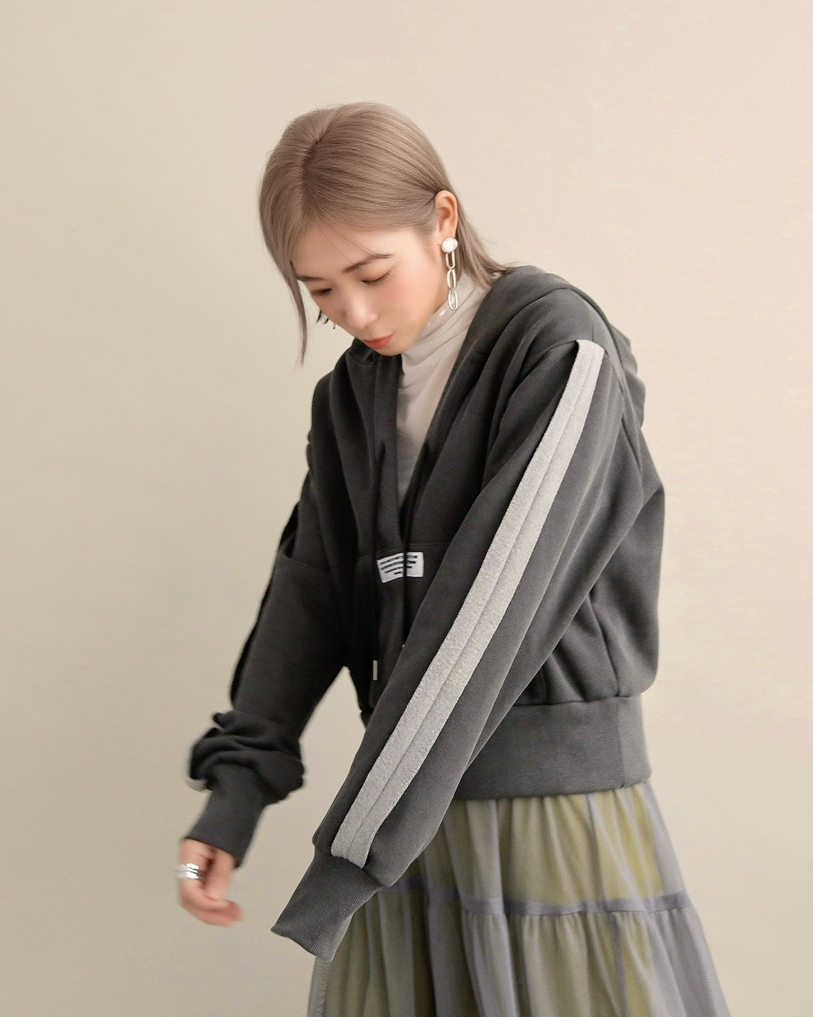 スリットスリーブ・ショートフーディー