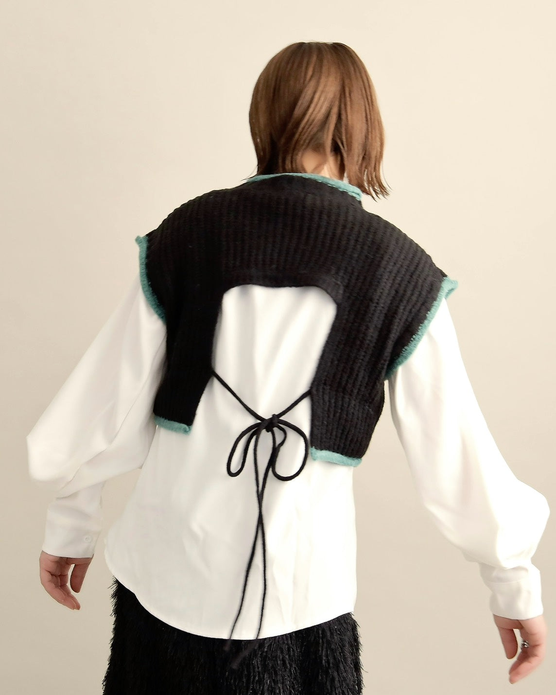 バックスリットニットショートジレ