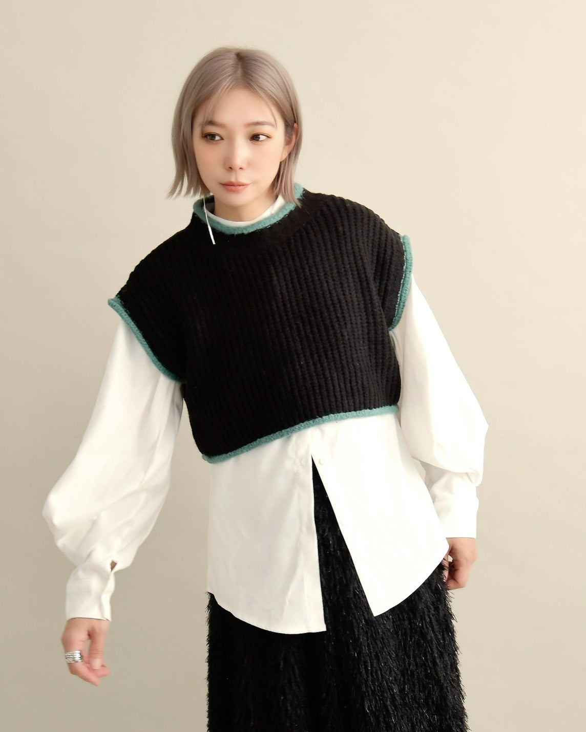 バックスリットニットショートジレ