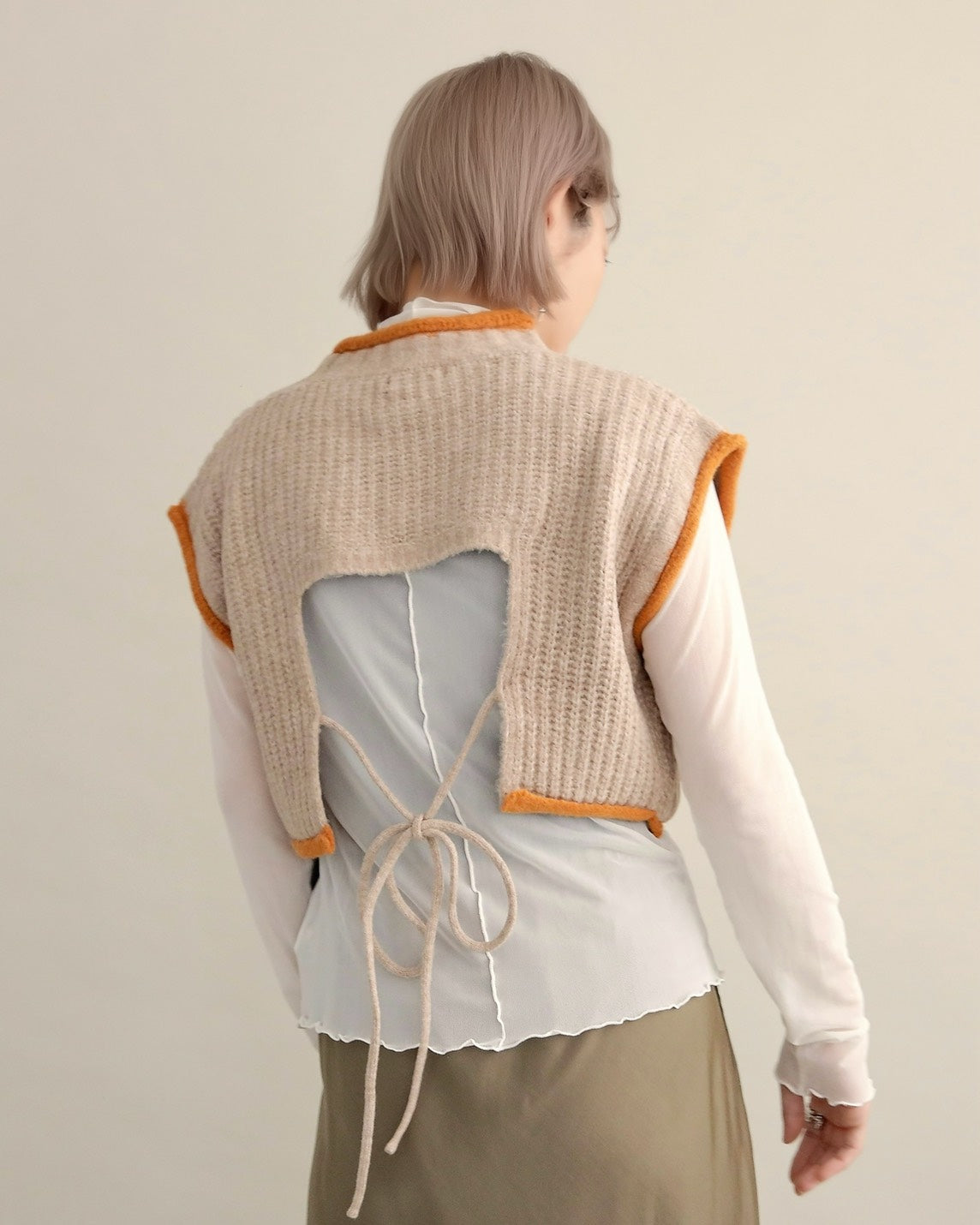 バックスリットニットショートジレ