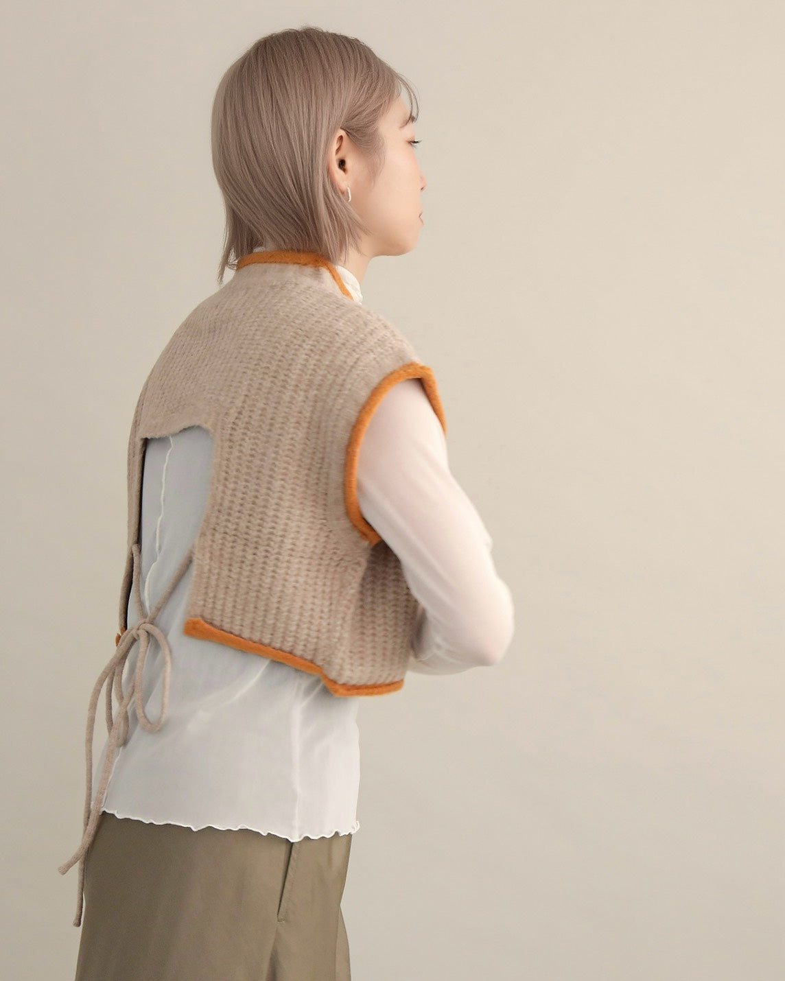 バックスリットニットショートジレ