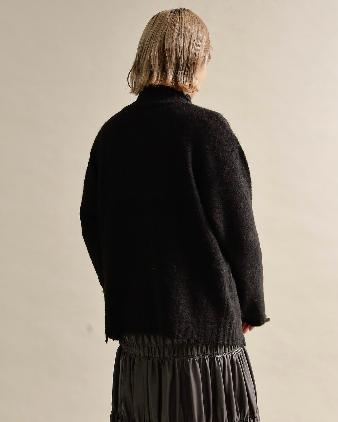 フワモコロゴルーズニット