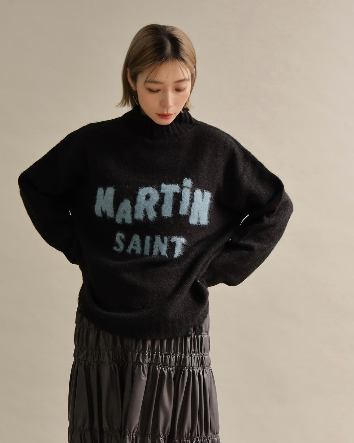 フワモコロゴルーズニット