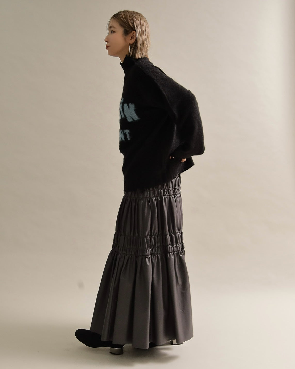 フワモコロゴルーズニット