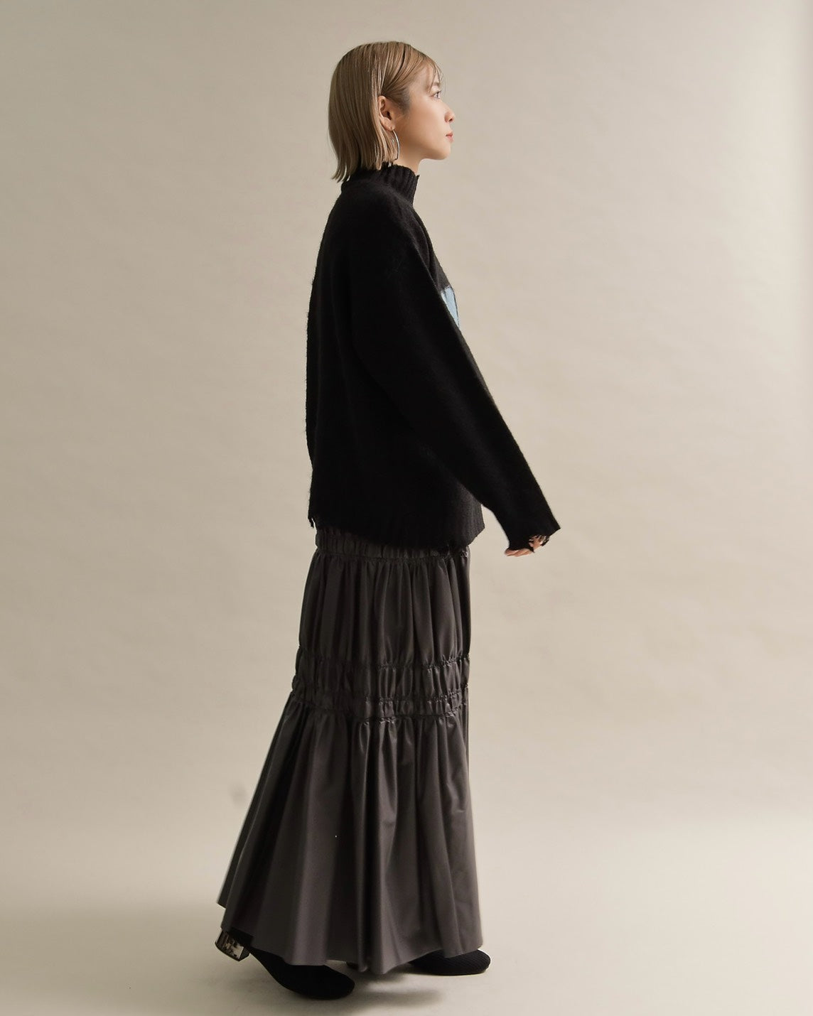 フワモコロゴルーズニット