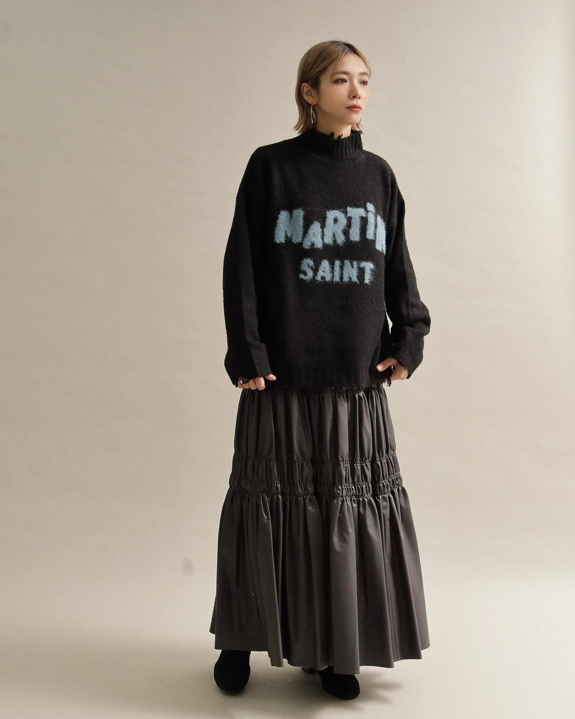 フワモコロゴルーズニット