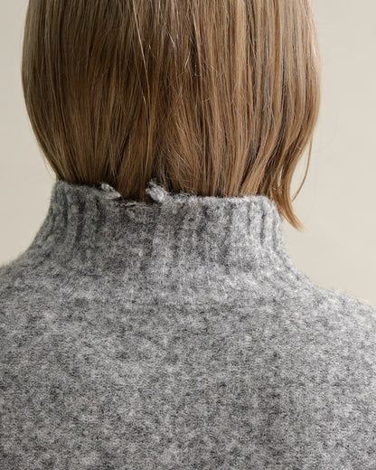 フワモコロゴルーズニット