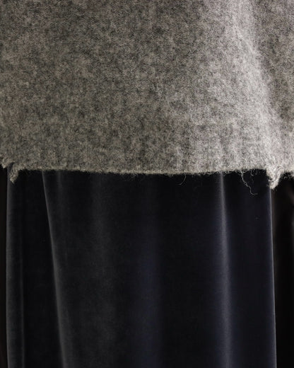 フワモコロゴルーズニット