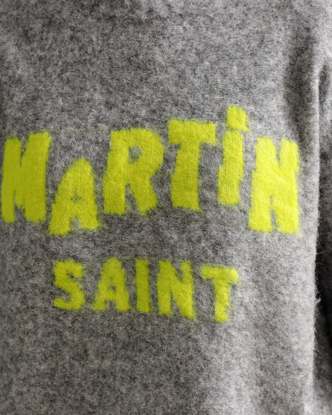 フワモコロゴルーズニット