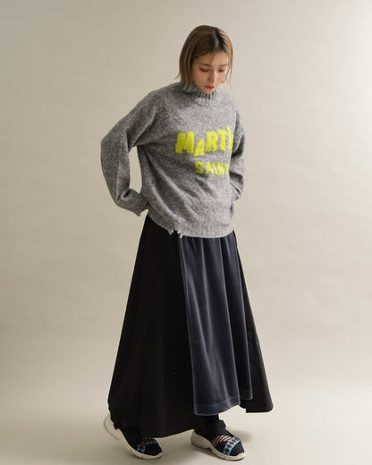 フワモコロゴルーズニット