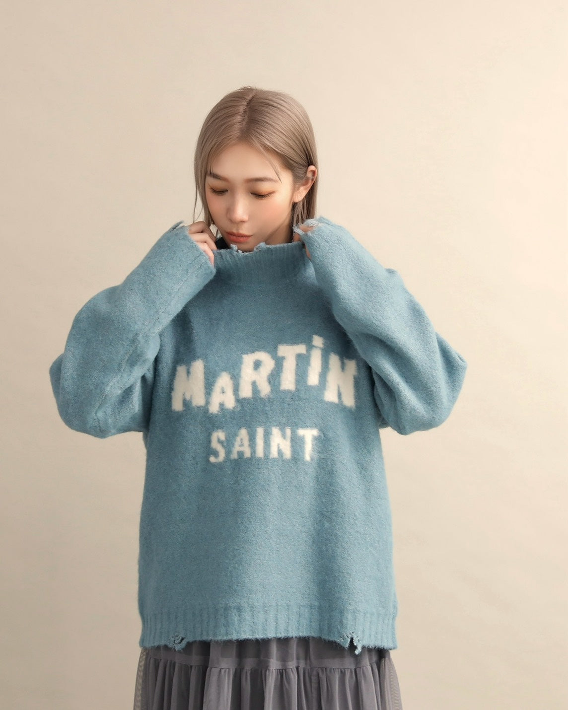 フワモコロゴルーズニット