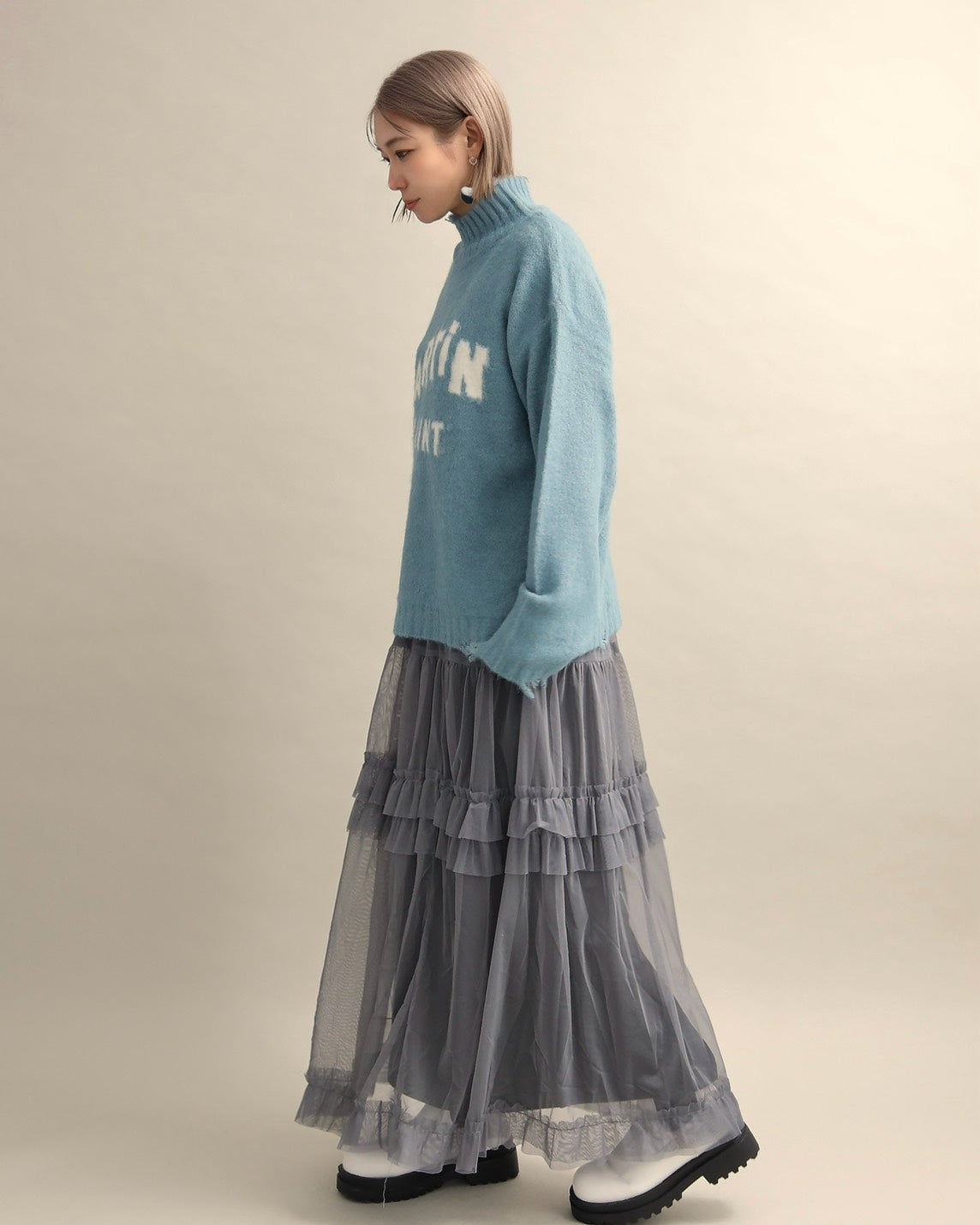 フワモコロゴルーズニット