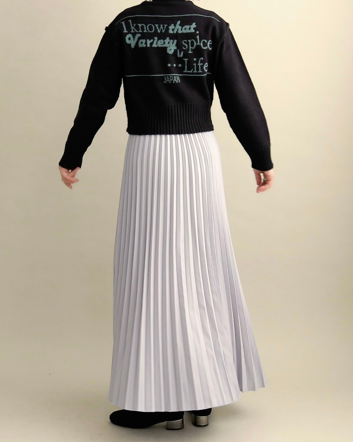 バックロゴショートカーディガン