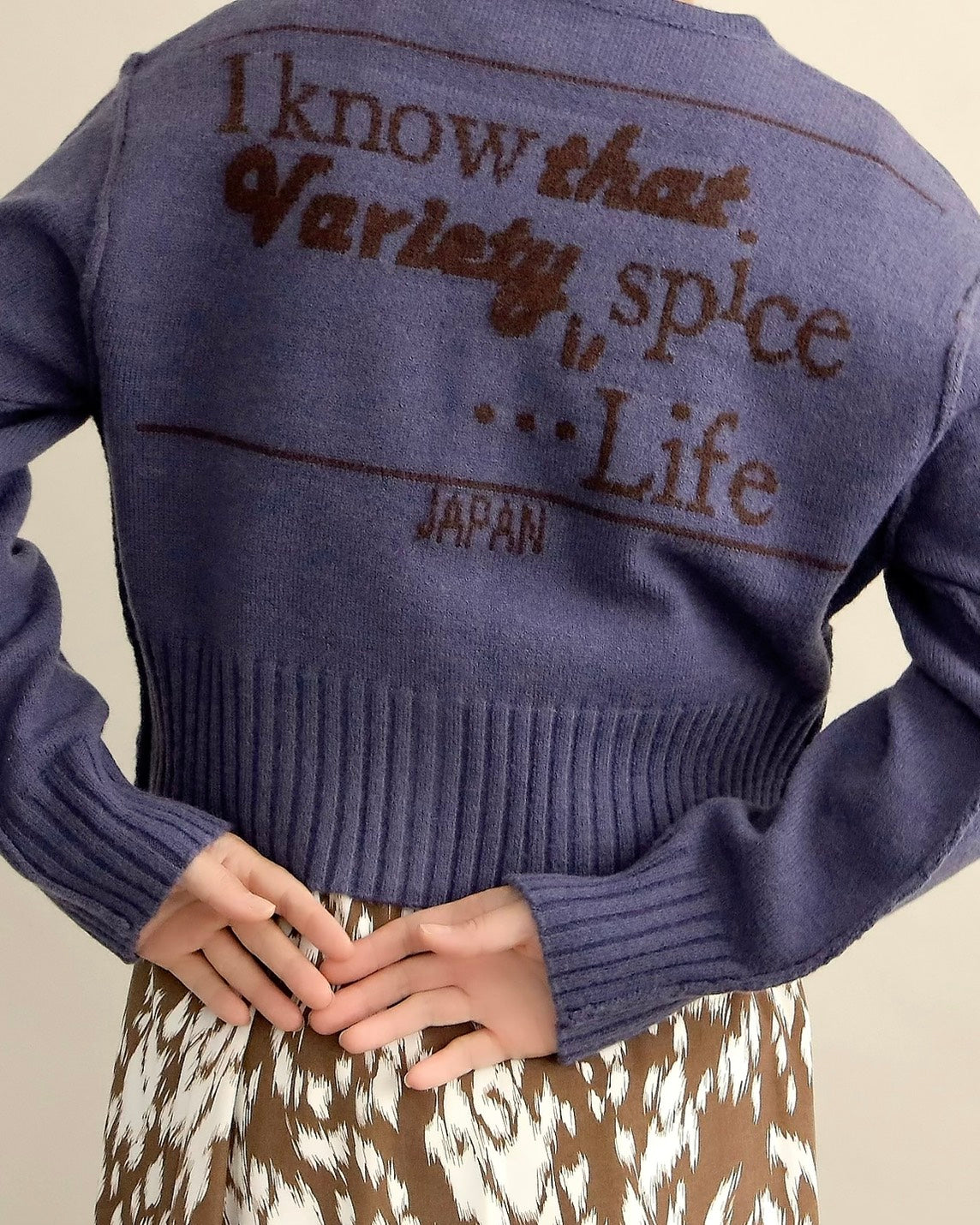 バックロゴショートカーディガン