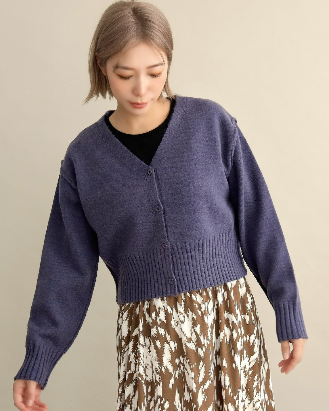 バックロゴショートカーディガン