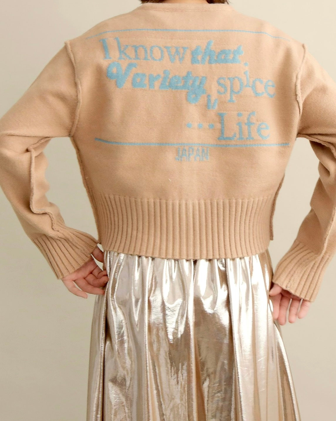 バックロゴショートカーディガン