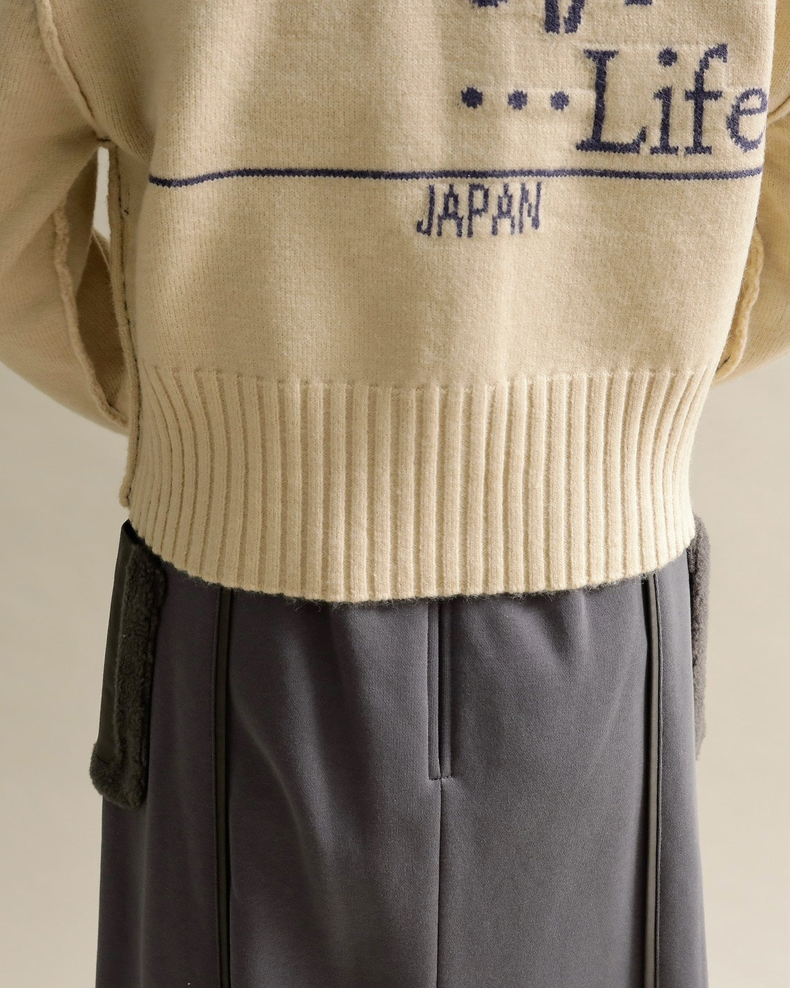 バックロゴショートカーディガン