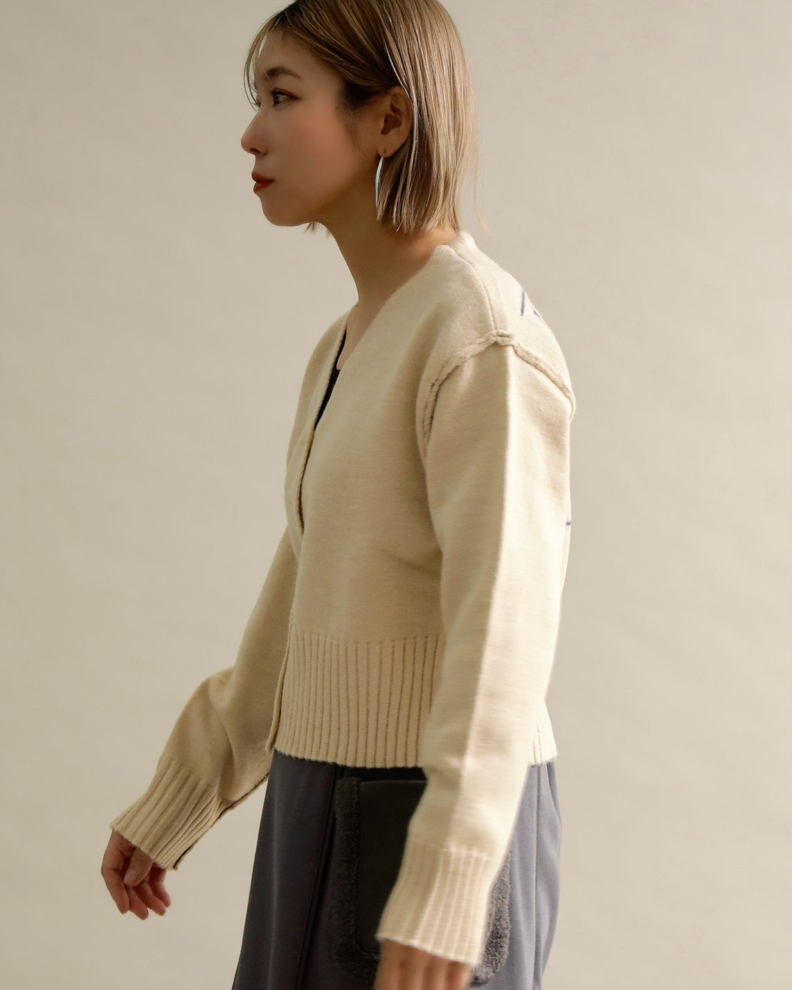 バックロゴショートカーディガン