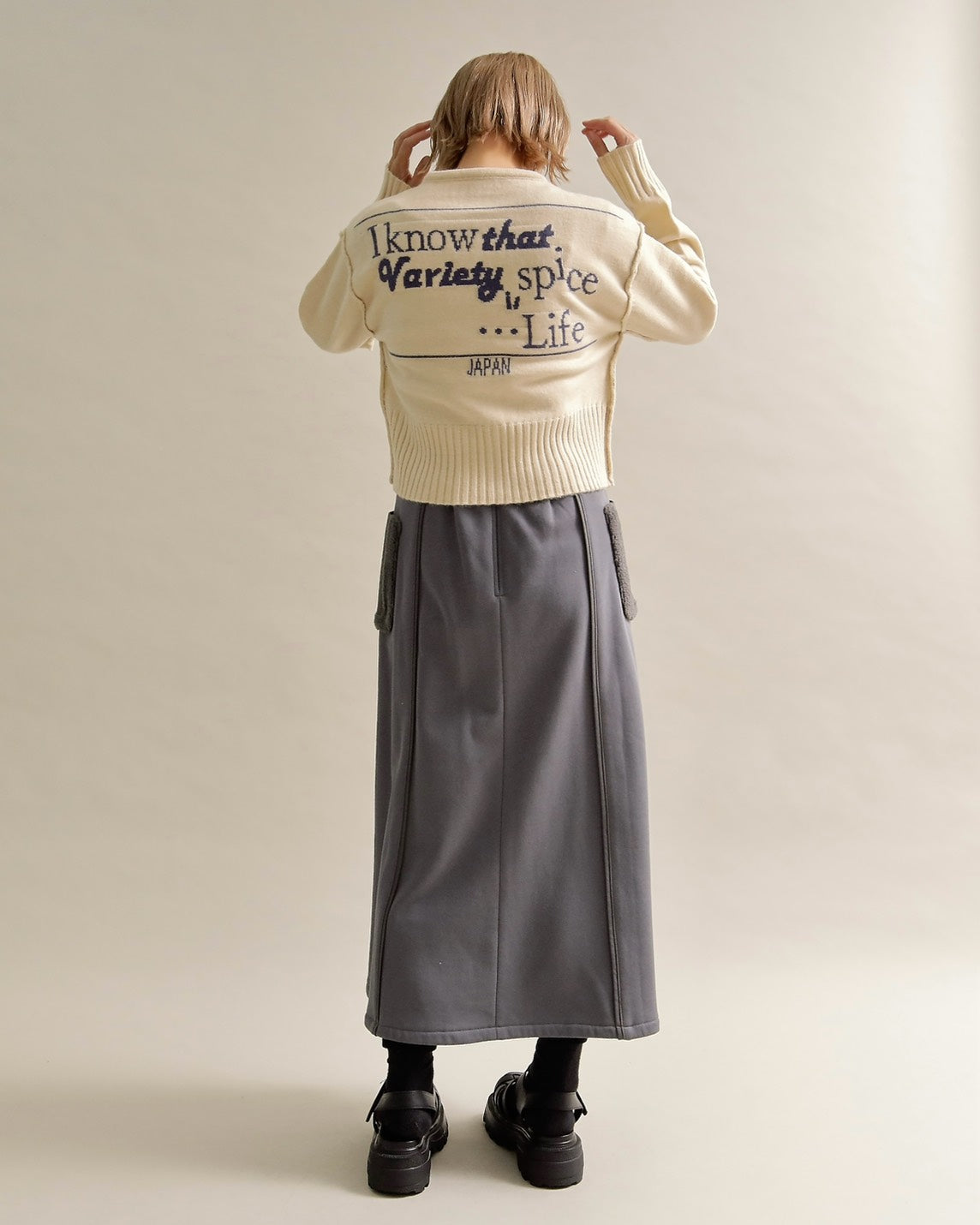 バックロゴショートカーディガン