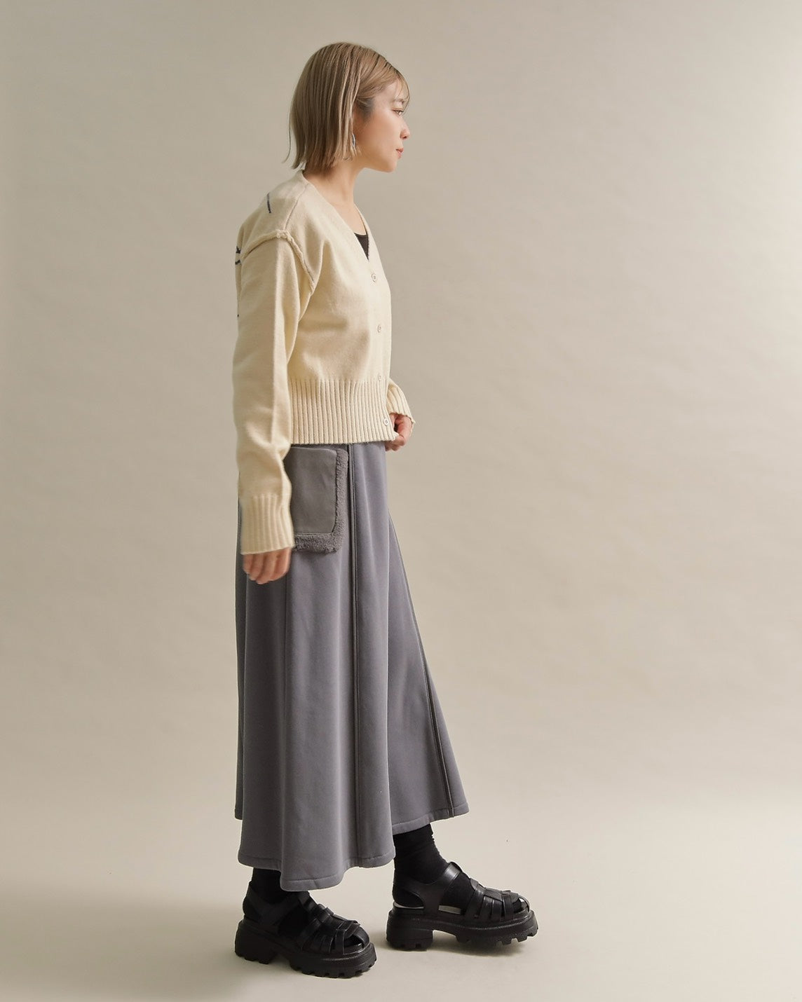 バックロゴショートカーディガン