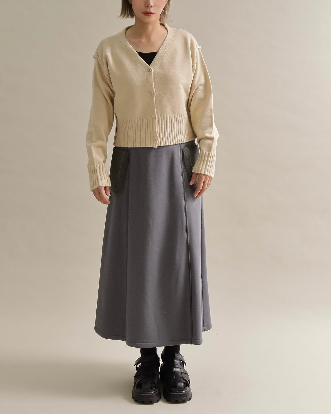 バックロゴショートカーディガン