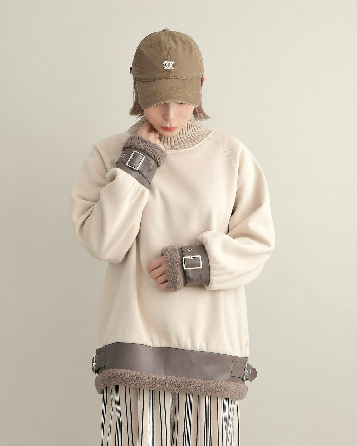 エコレザー×ボア切り替えベルトデザインプルオーバー