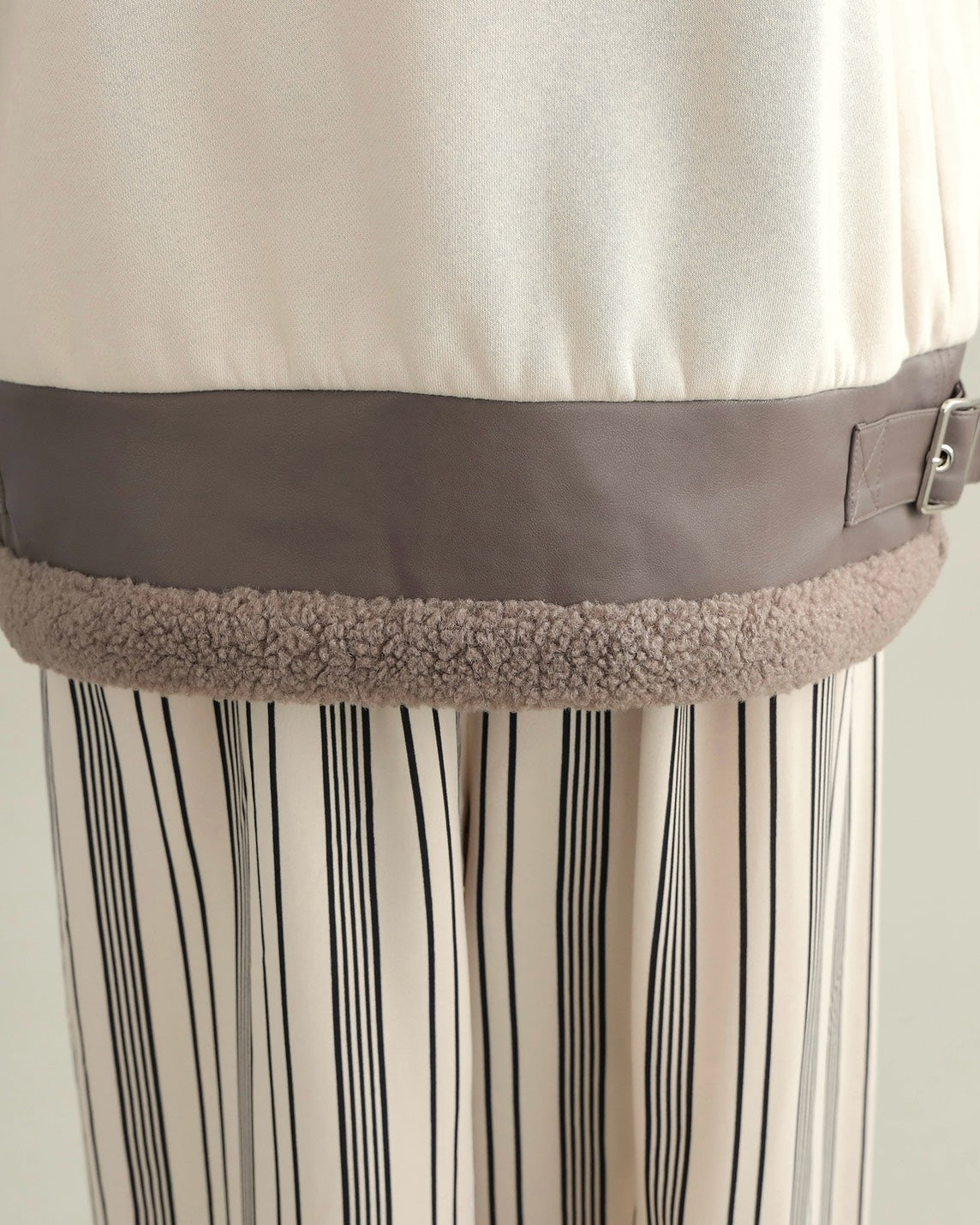 エコレザー×ボア切り替えベルトデザインプルオーバー