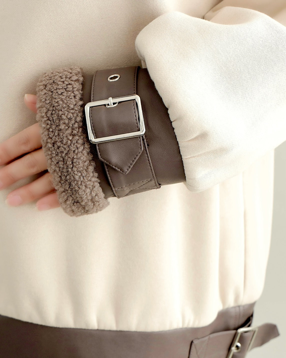 エコレザー×ボア切り替えベルトデザインプルオーバー