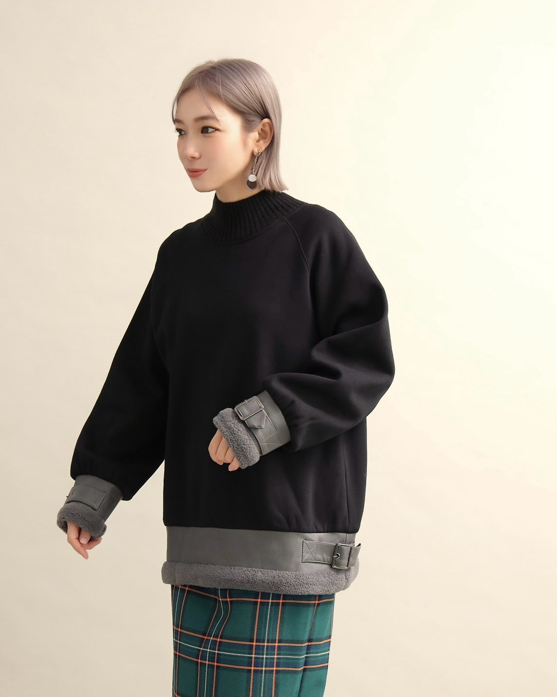 エコレザー×ボア切り替えベルトデザインプルオーバー