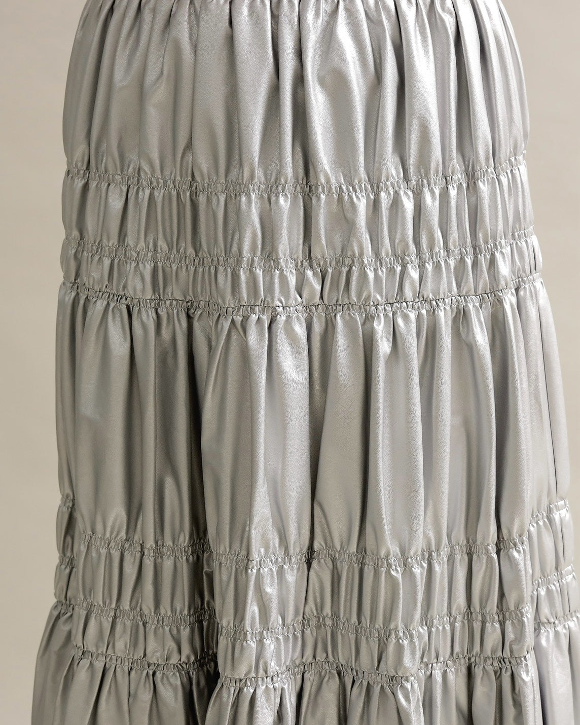 シャーリングティアードメタリックスカート