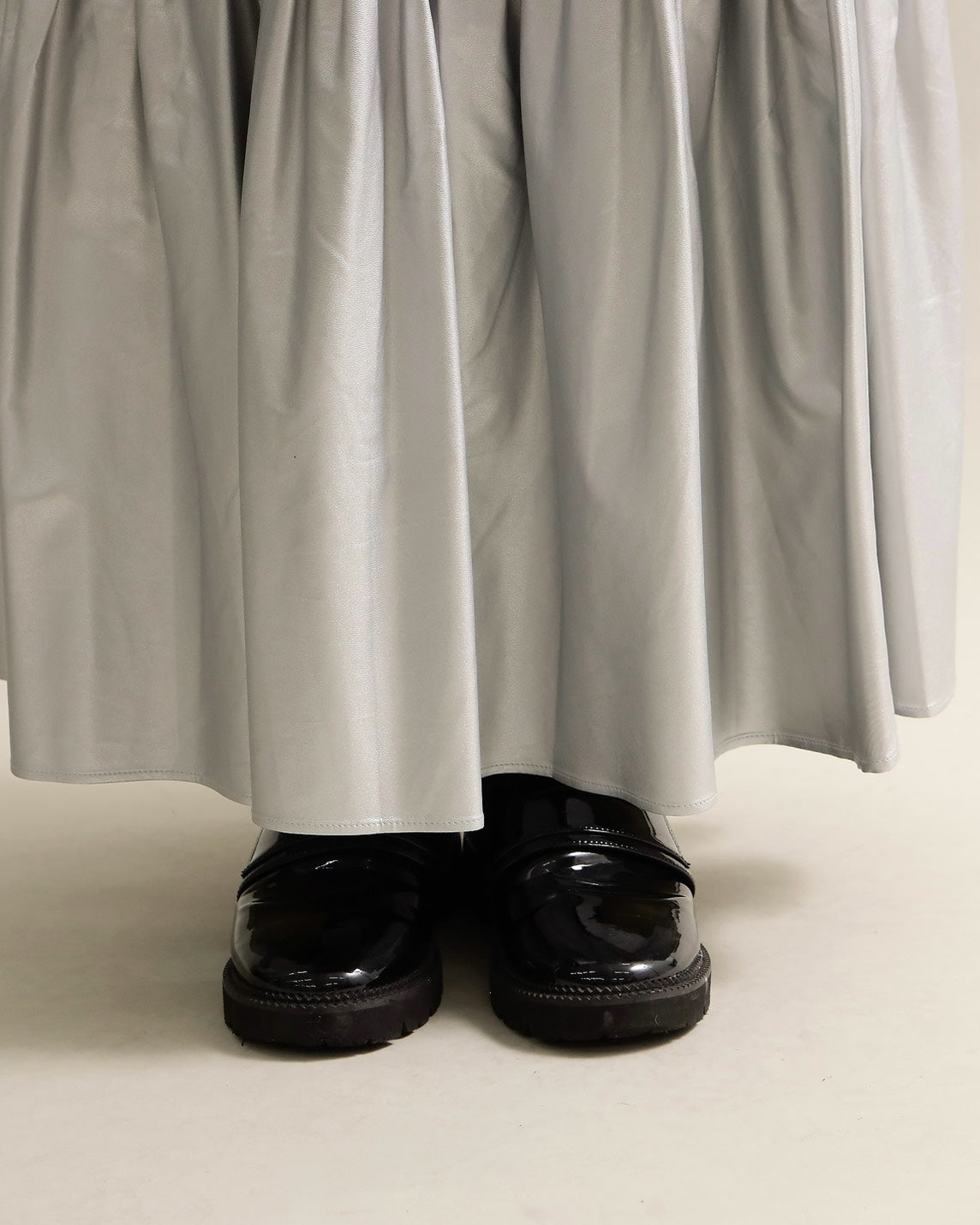 シャーリングティアードメタリックスカート