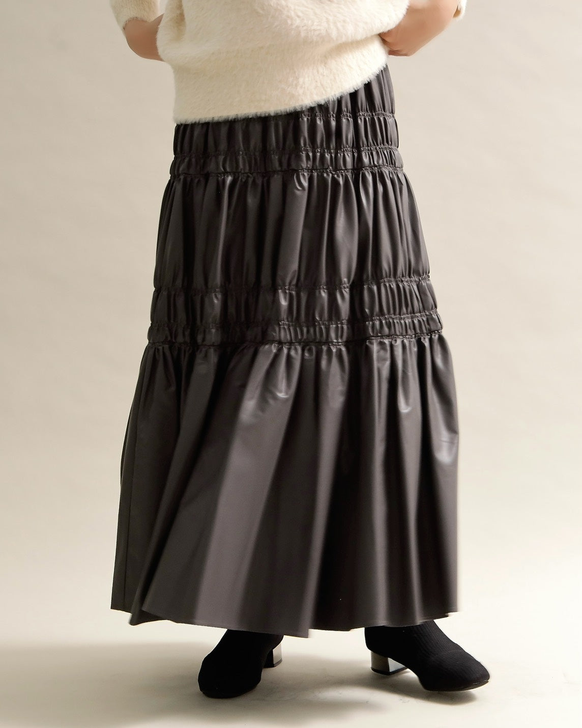 シャーリングティアードメタリックスカート