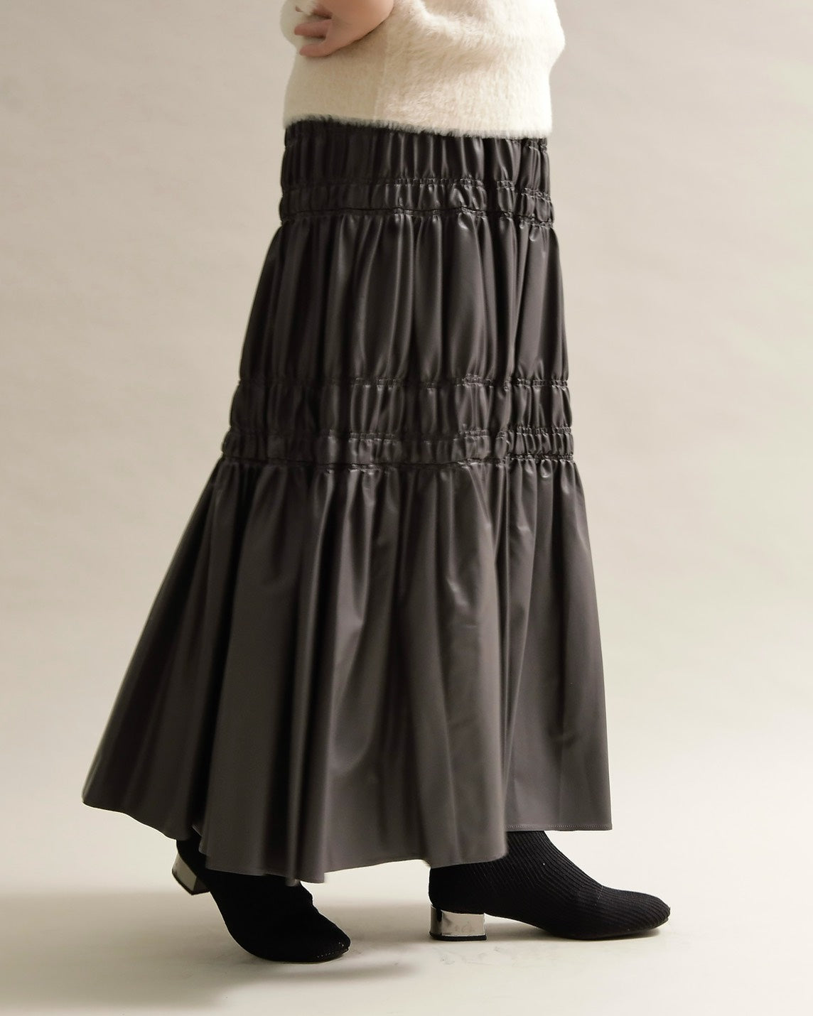 シャーリングティアードメタリックスカート