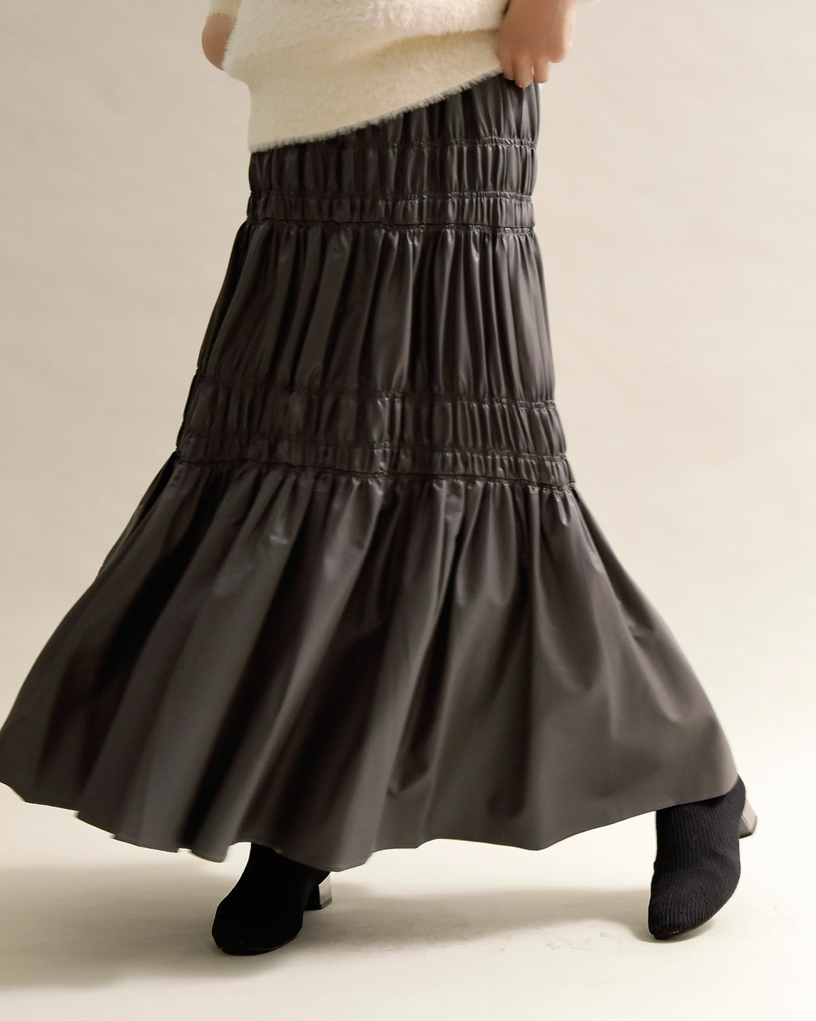 シャーリングティアードメタリックスカート