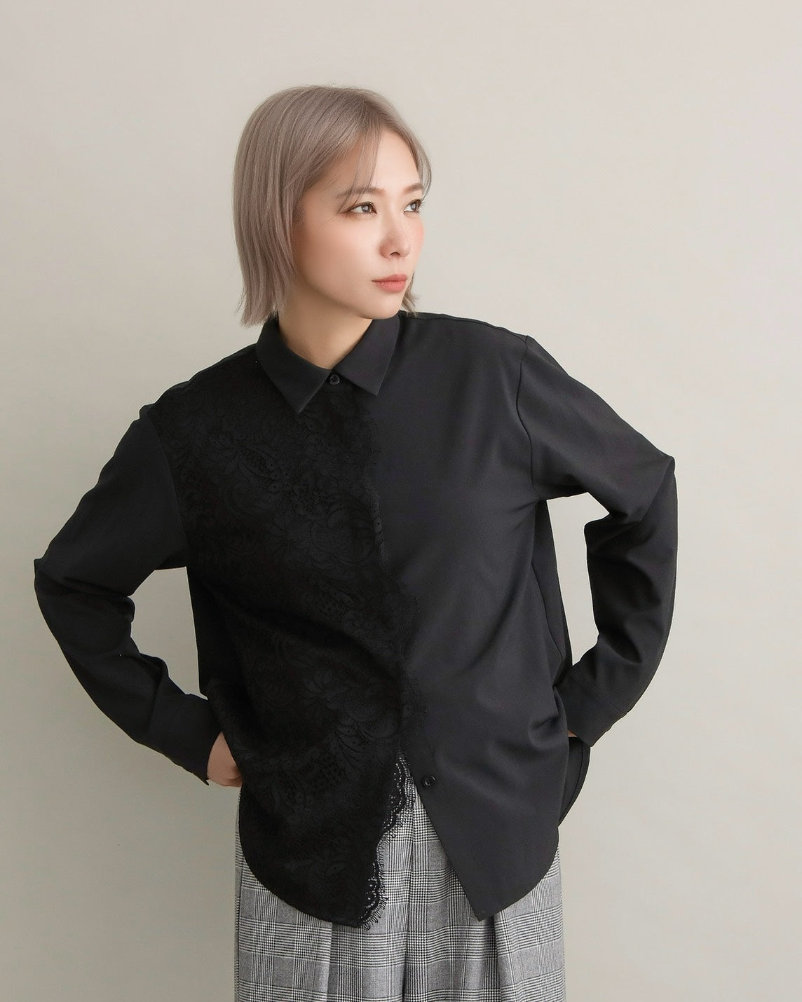 アシンメトリーレースシャツ