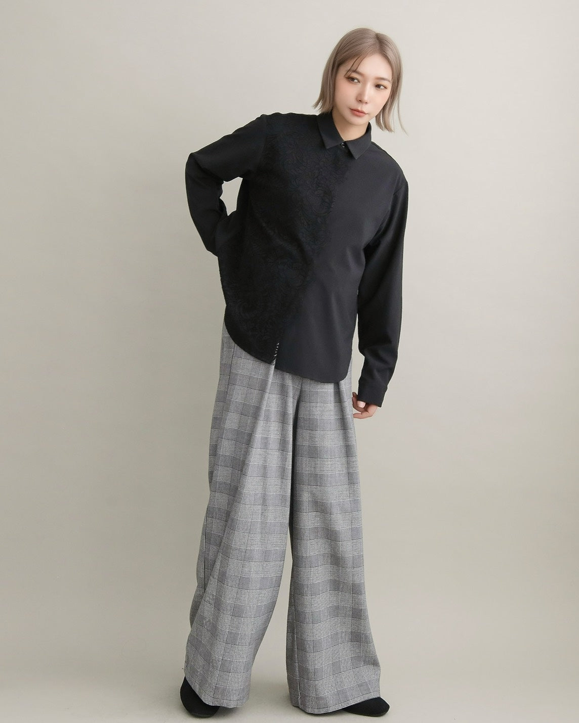 アシンメトリーレースシャツ