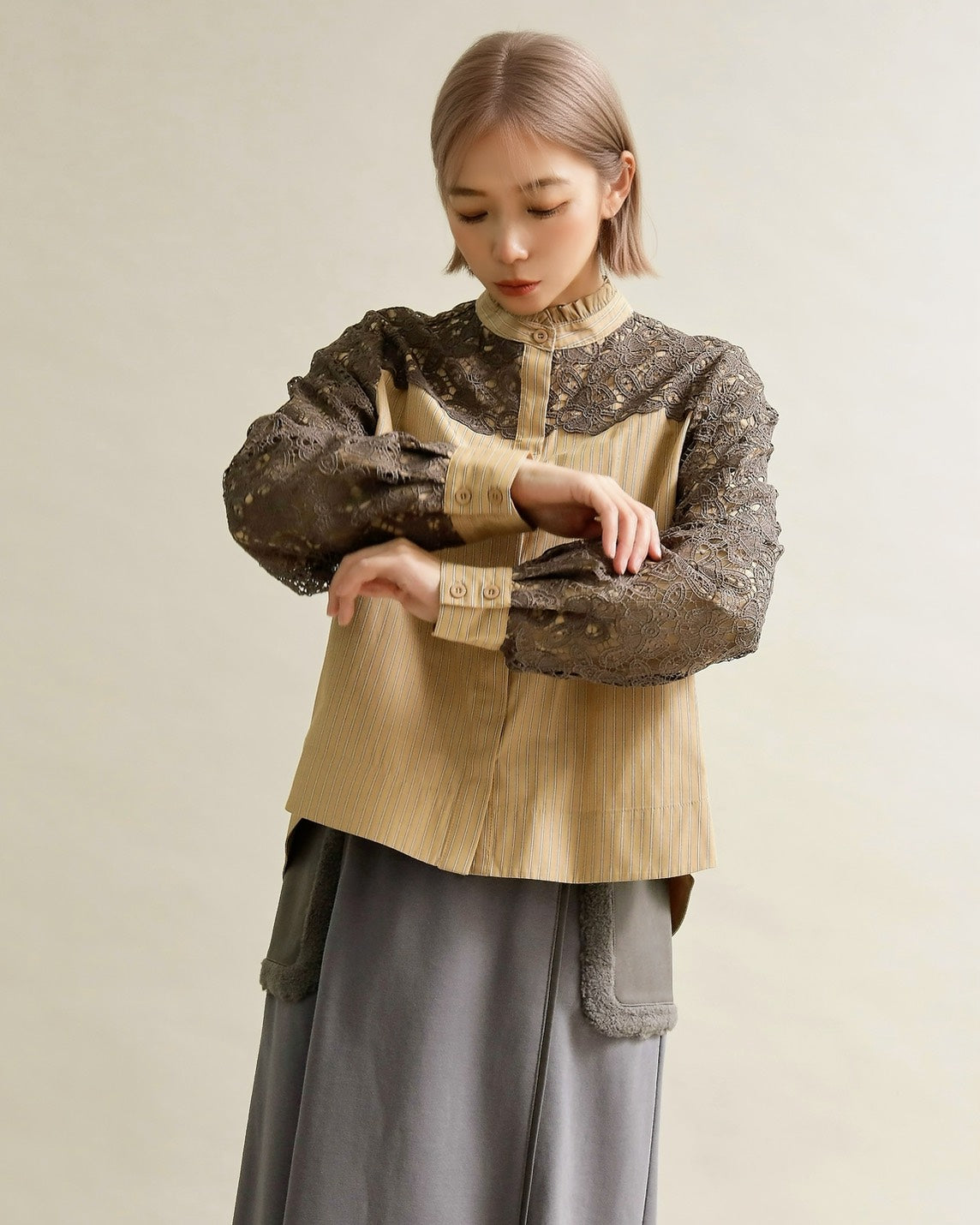 レースコンビ・スタンドカラーブラウス