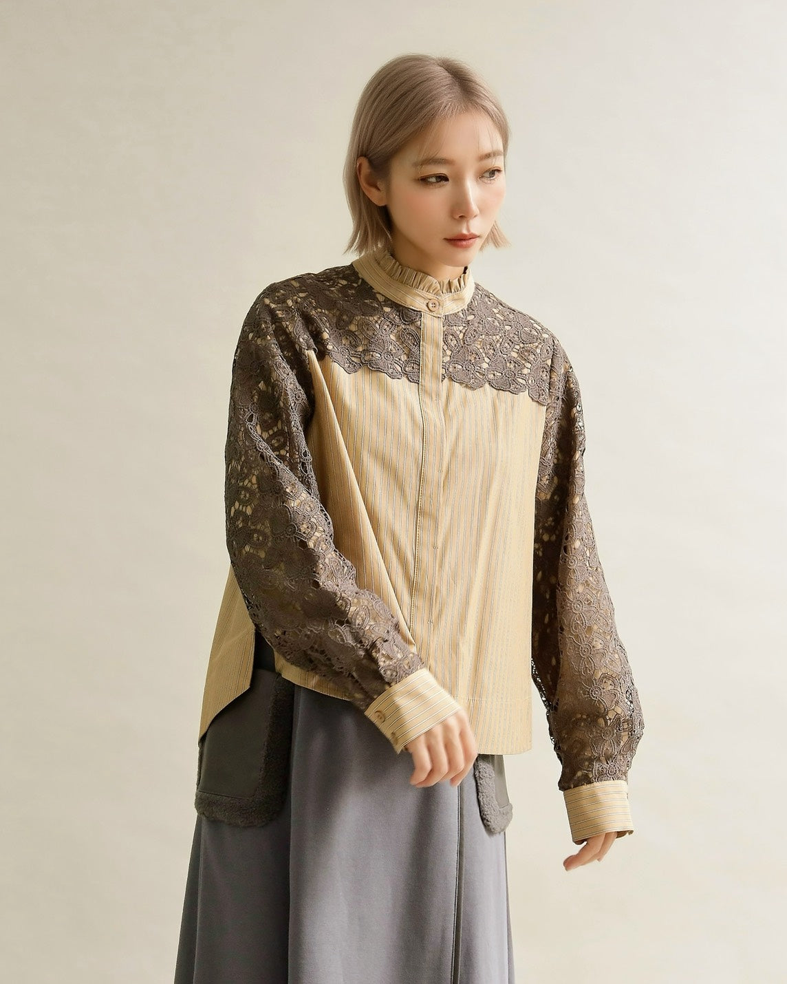 レースコンビ・スタンドカラーブラウス