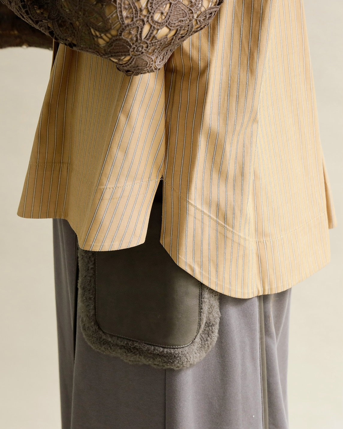 レースコンビ・スタンドカラーブラウス