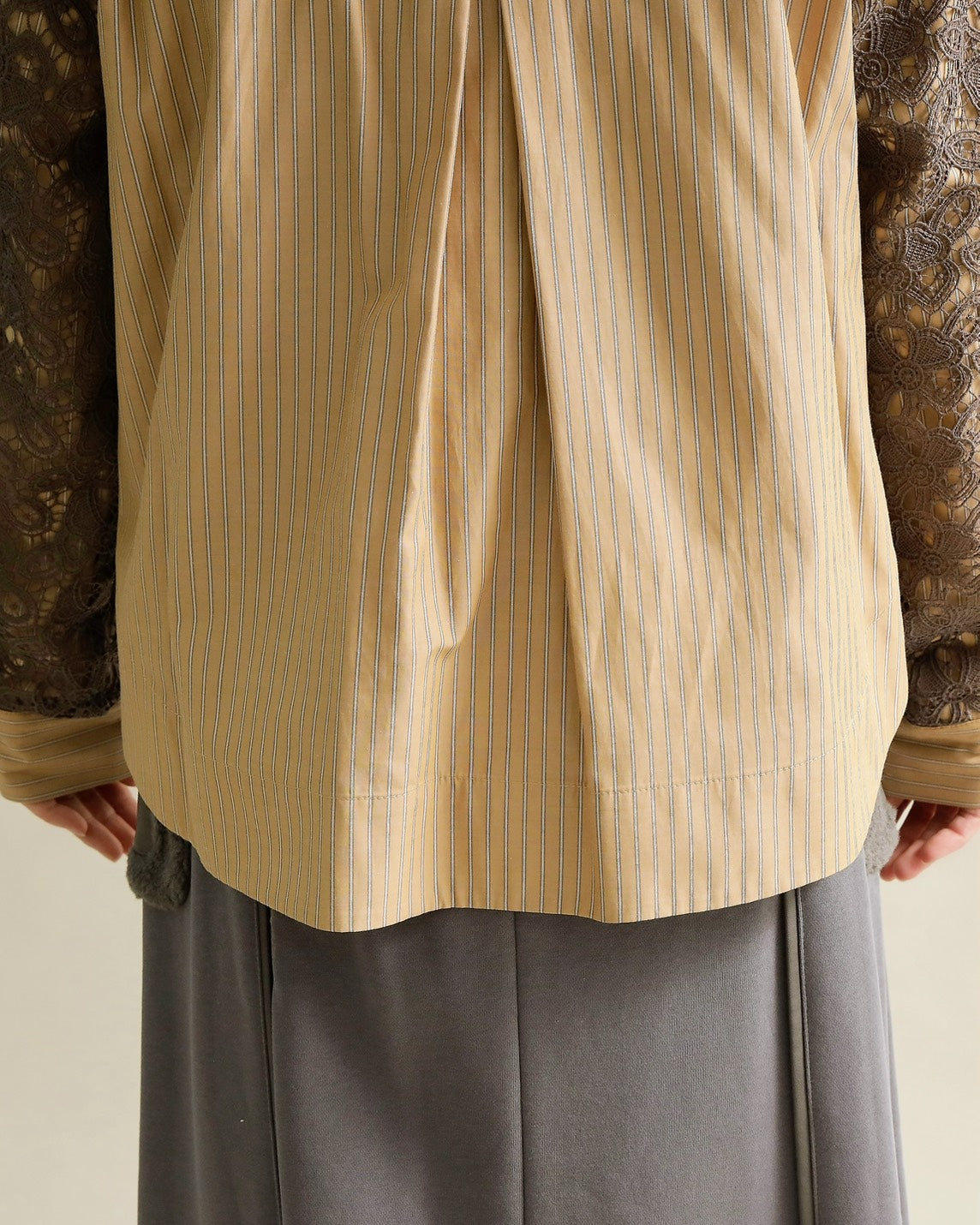 レースコンビ・スタンドカラーブラウス