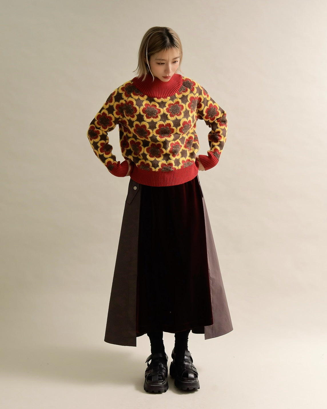 レトロフラワーハイネックニット