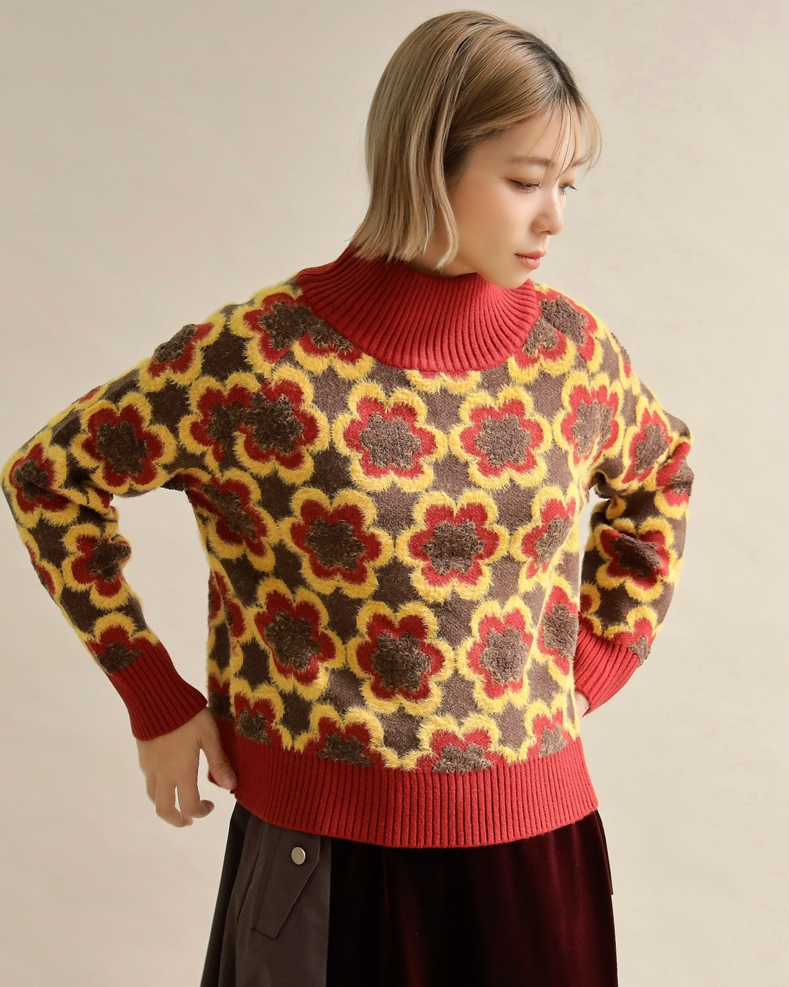 レトロフラワーハイネックニット