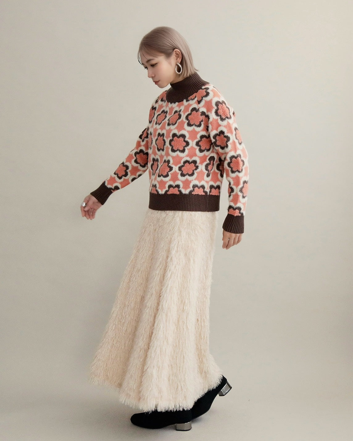 レトロフラワーハイネックニット