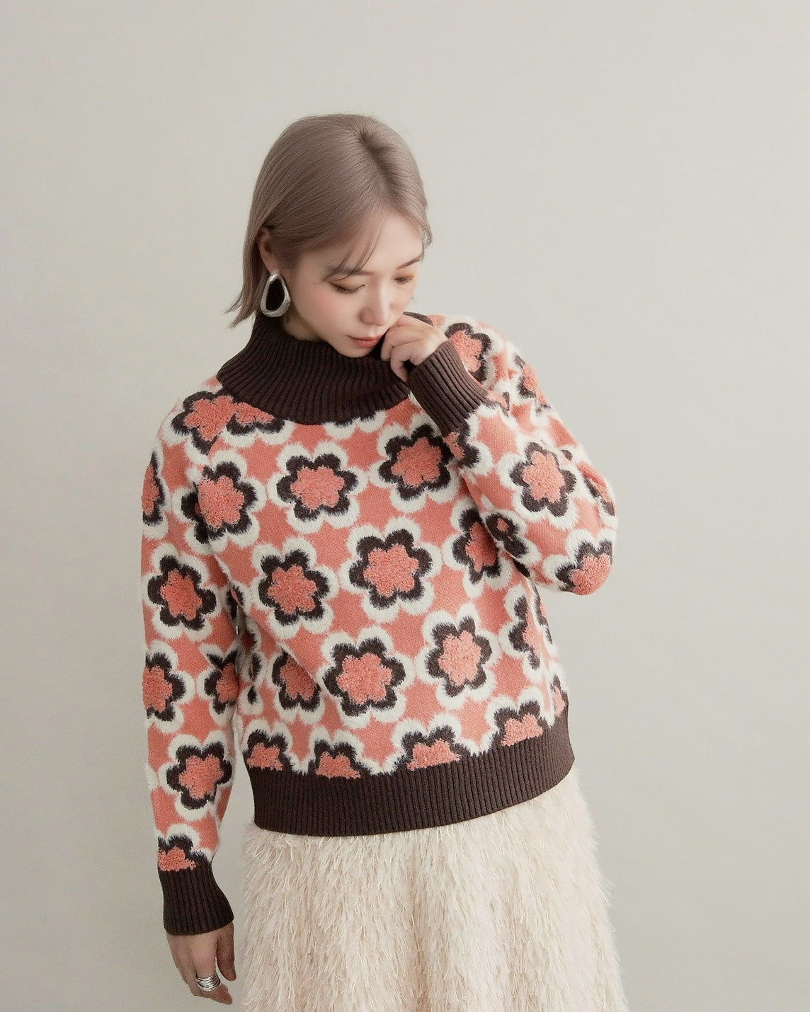 レトロフラワーハイネックニット