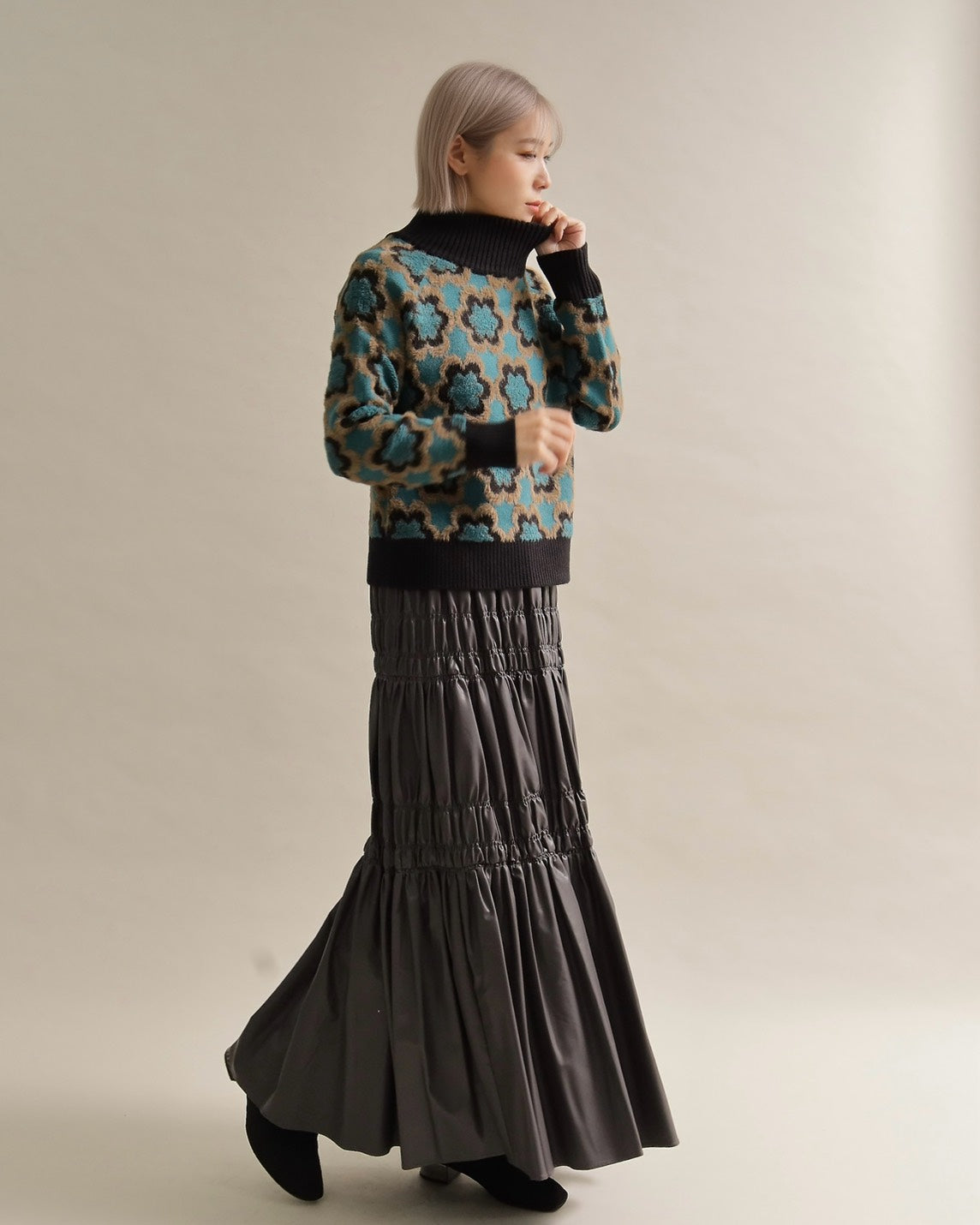 レトロフラワーハイネックニット