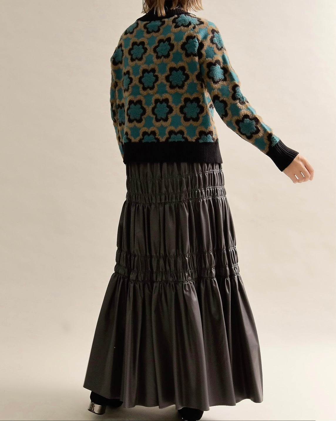 レトロフラワーハイネックニット