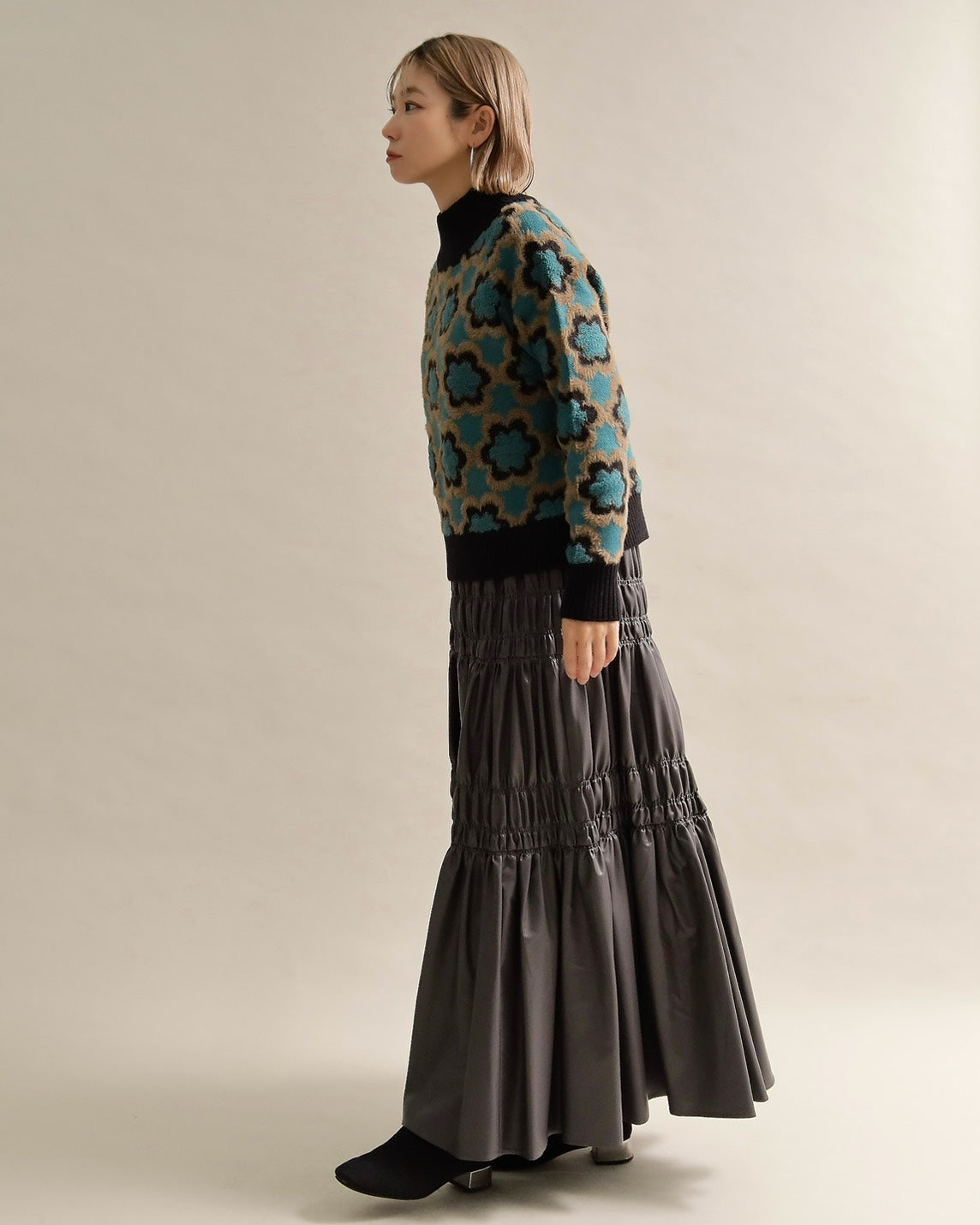 レトロフラワーハイネックニット