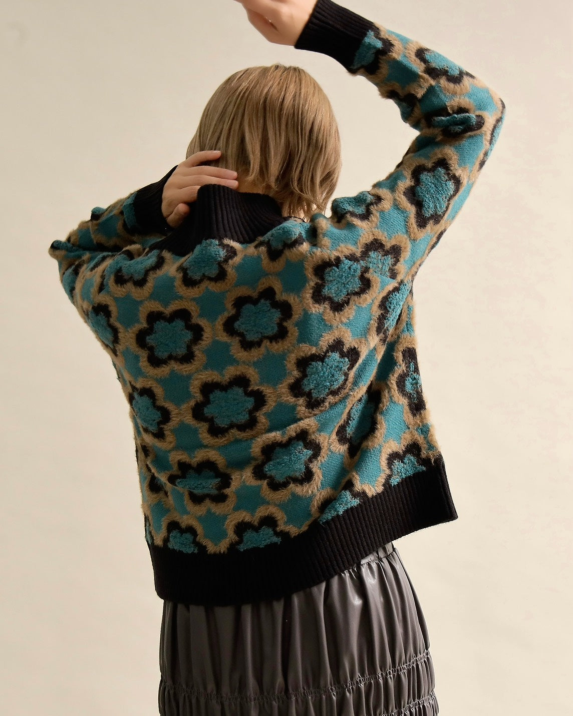 レトロフラワーハイネックニット